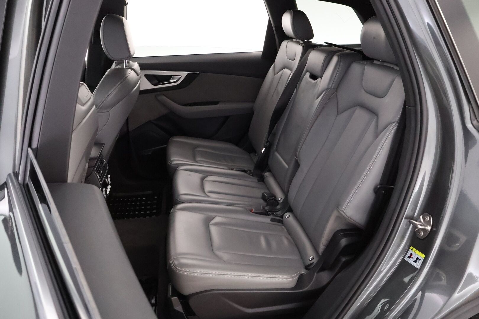 Audi Q7 2016 3,0 V6 TDI 200 kW quattro tiptronic S line 7-Paikkainen - 3,99 % KORKOTARJOUS TÄHÄN AUTOON 31.8. ASTI! - Webasto / Adapt.Vakkari / Night Vision / Bose Surround / Digital Cockpit / Nahkasisusta / 7P / Peruutuskamera / Matrix LED / Vetokoukku / VARUSTELTU