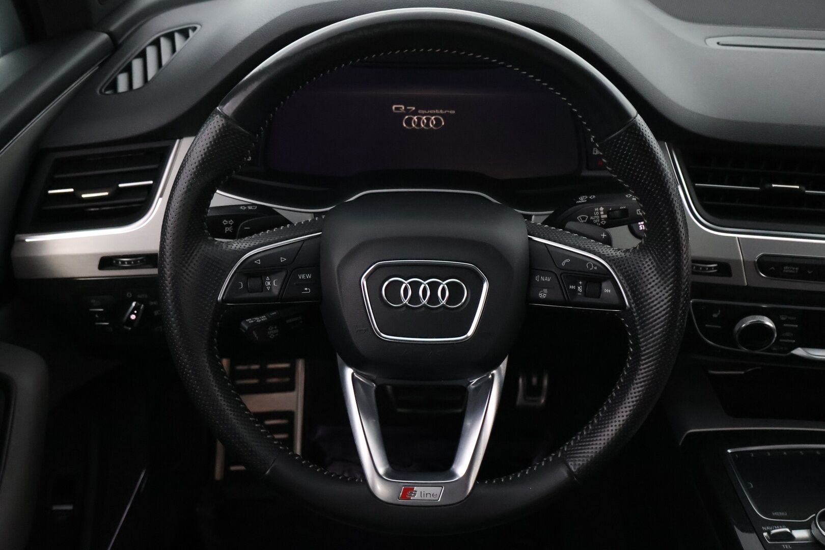 Audi Q7 2016 3,0 V6 TDI 200 kW quattro tiptronic S line 7-Paikkainen - 3,99 % KORKOTARJOUS TÄHÄN AUTOON 31.8. ASTI! - Webasto / Adapt.Vakkari / Night Vision / Bose Surround / Digital Cockpit / Nahkasisusta / 7P / Peruutuskamera / Matrix LED / Vetokoukku / VARUSTELTU