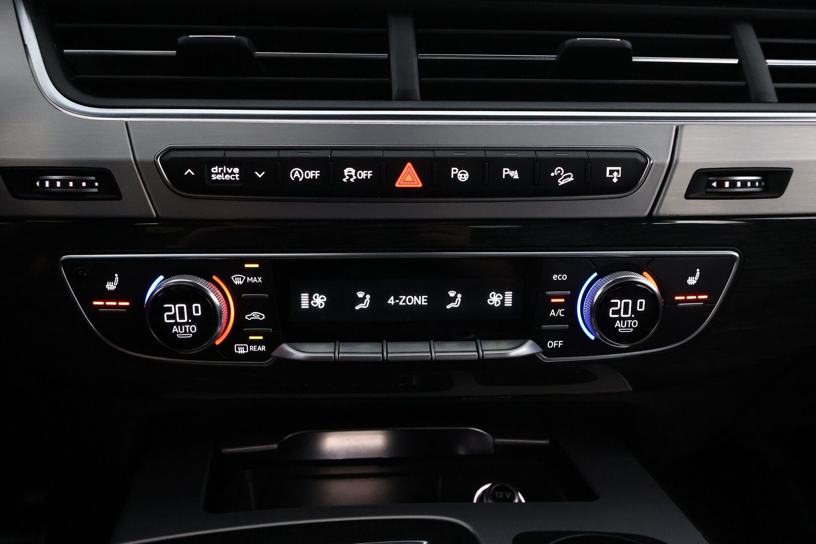 Audi Q7 2016 3,0 V6 TDI 200 kW quattro tiptronic S line 7-Paikkainen - 3,99 % KORKOTARJOUS TÄHÄN AUTOON 31.8. ASTI! - Webasto / Adapt.Vakkari / Night Vision / Bose Surround / Digital Cockpit / Nahkasisusta / 7P / Peruutuskamera / Matrix LED / Vetokoukku / VARUSTELTU