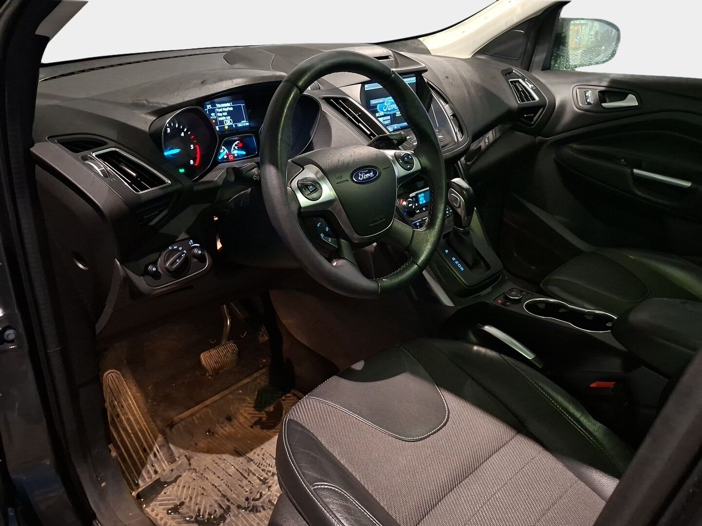 Ford Kuga 2016 2,0 TDCi 150 hv PowerShift AWD A6 Titanium Business *Vakkari / Koukku / KeyLessGo / Lohko / Xenon / S.kontti / Puolinahat* - Jakopää juuri tehty! / Kahdet Michelin merkki renkaat / Hyvin pidetty! / Ei adblueta! - HULLU BLACKWEEK KORKOTARJOUS 2,49%