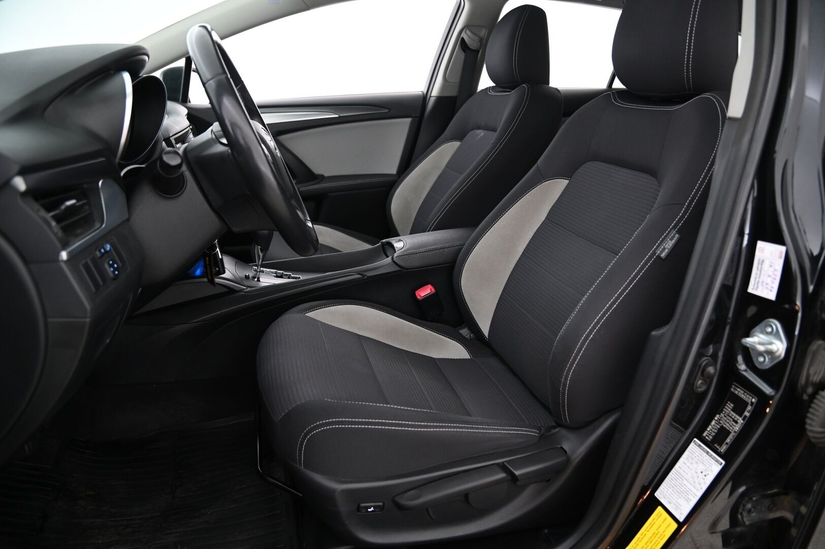 Toyota Avensis 2016 *1,8 Valvematic Active Touring Sports Multidrive S *P-Kamera / Koukku / Navi / Vakionopeudensäädin* - *Suomi-Auto / Lohkolämmitin sisäpistokkeella / 2X Renkaat / Siisti*