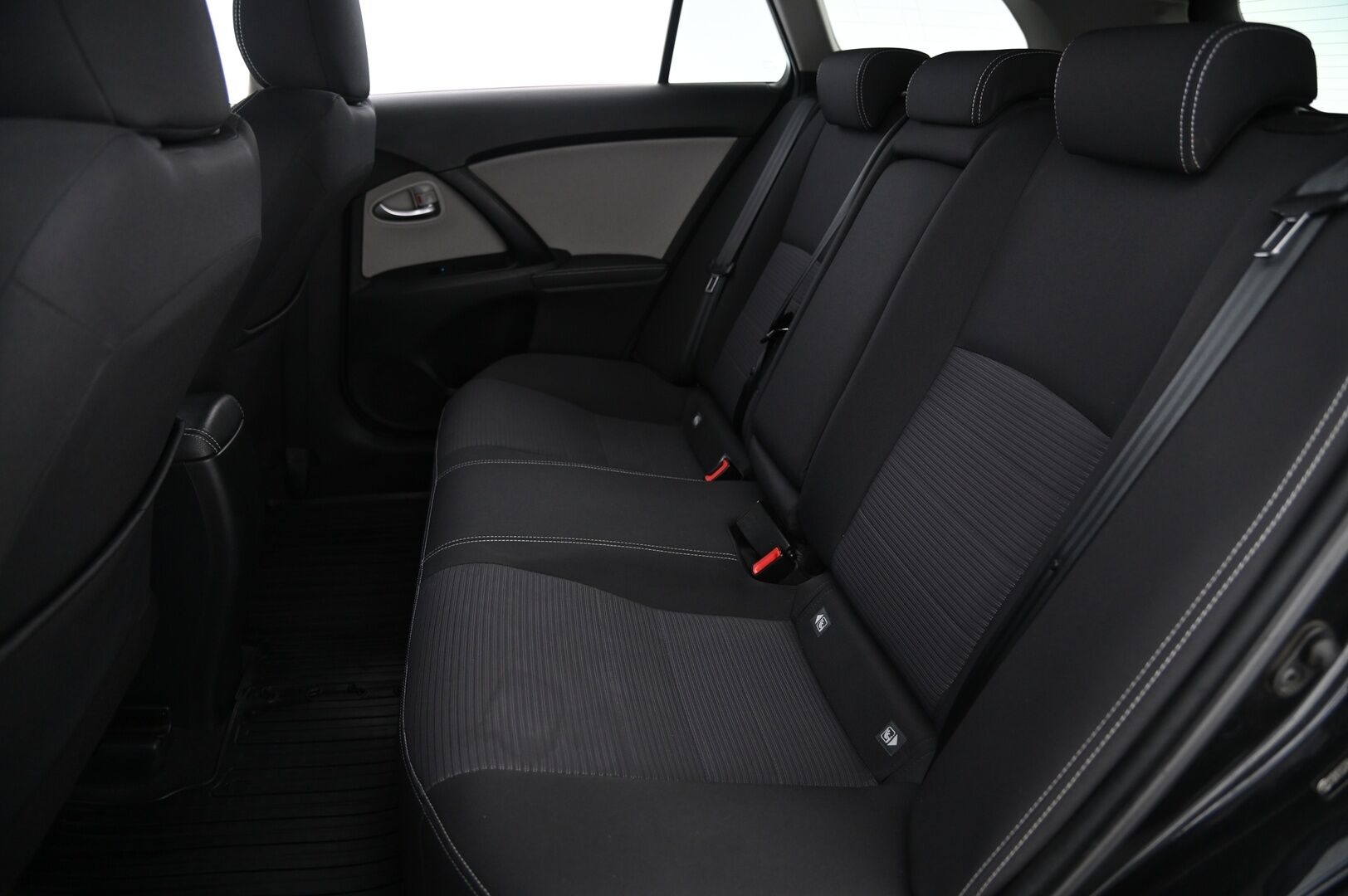 Toyota Avensis 2016 *1,8 Valvematic Active Touring Sports Multidrive S *P-Kamera / Koukku / Navi / Vakionopeudensäädin* - *Suomi-Auto / Lohkolämmitin sisäpistokkeella / 2X Renkaat / Siisti*