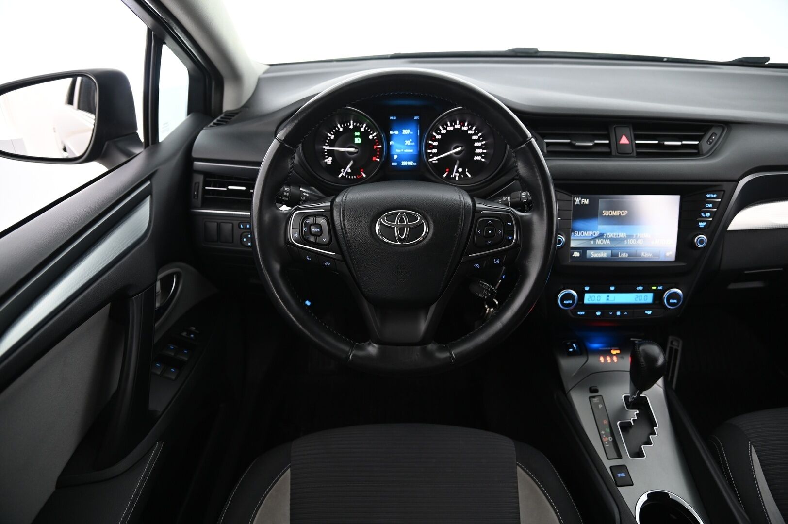 Toyota Avensis 2016 *1,8 Valvematic Active Touring Sports Multidrive S *P-Kamera / Koukku / Navi / Vakionopeudensäädin* - *Suomi-Auto / Lohkolämmitin sisäpistokkeella / 2X Renkaat / Siisti*