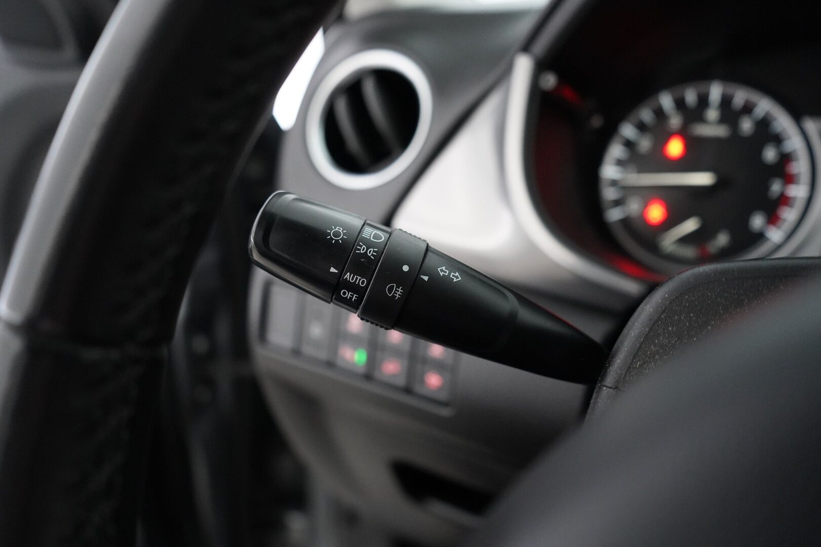 Suzuki Vitara 2015 1,6 VVT 4WD GLX 5MT *ACC / Koukku / Kamera / KeylessGo / Tutkat* - Kahdet renkaat OEM alumiinivantein / Särmät huollot / 92tkm kohdalla viimeisin huolto