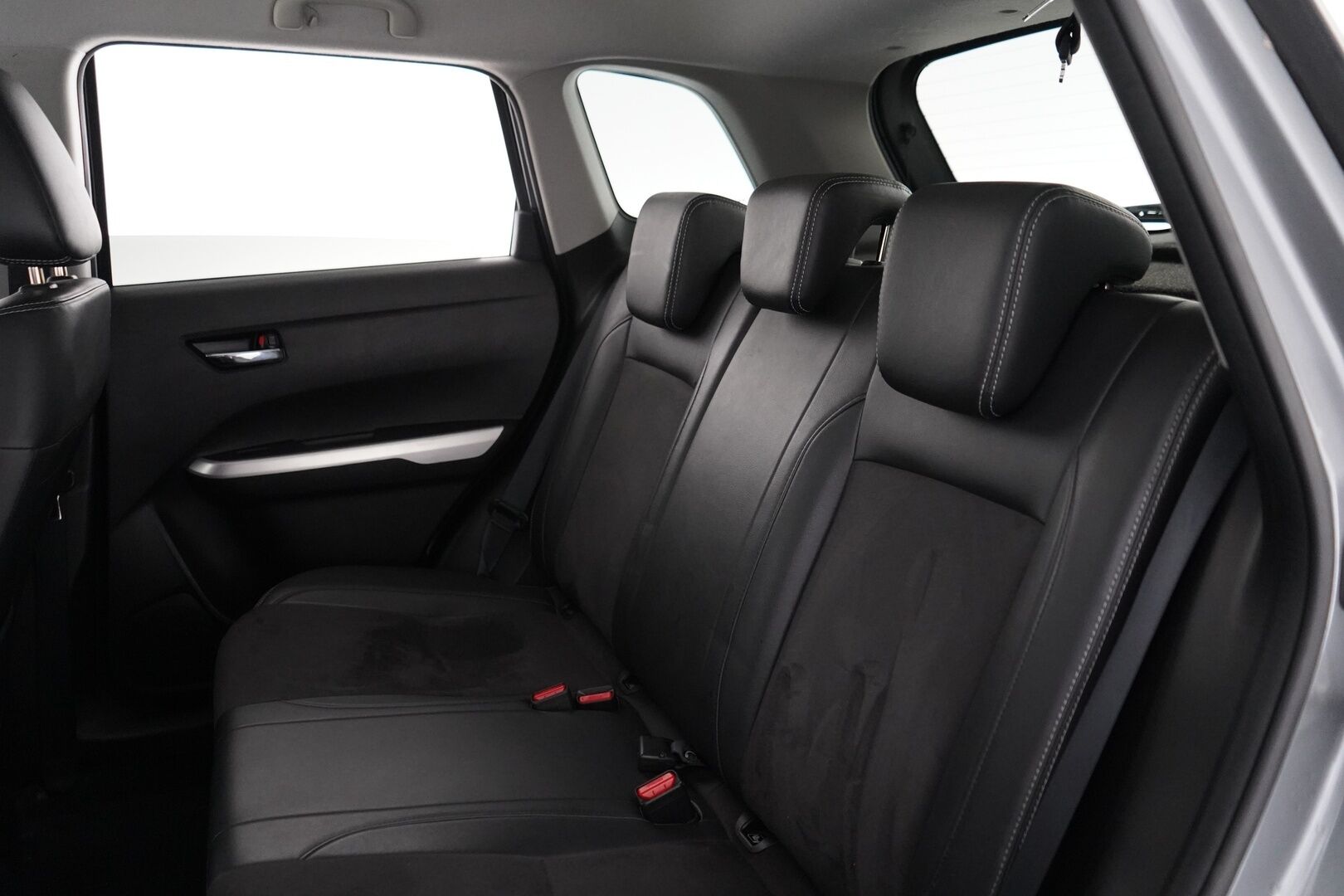 Suzuki Vitara 2015 1,6 VVT 4WD GLX 5MT *ACC / Koukku / Kamera / KeylessGo / Tutkat* - Kahdet renkaat OEM alumiinivantein / Särmät huollot / 92tkm kohdalla viimeisin huolto