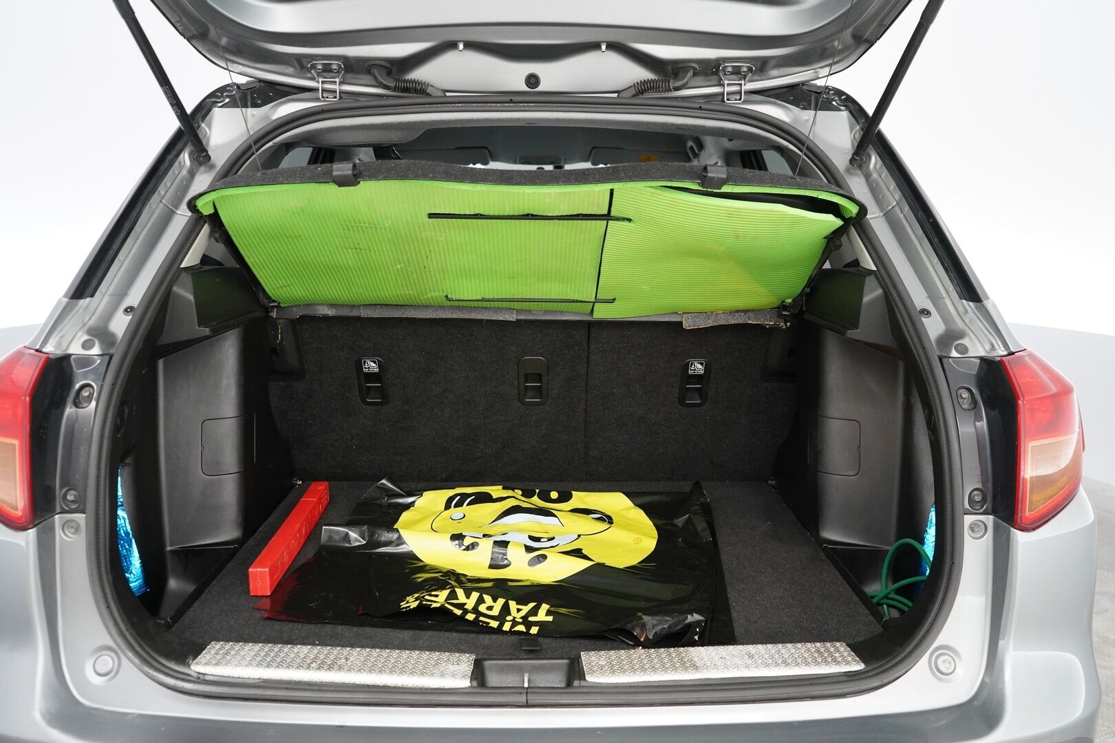 Suzuki Vitara 2015 1,6 VVT 4WD GLX 5MT *ACC / Koukku / Kamera / KeylessGo / Tutkat* - Kahdet renkaat OEM alumiinivantein / Särmät huollot / 92tkm kohdalla viimeisin huolto