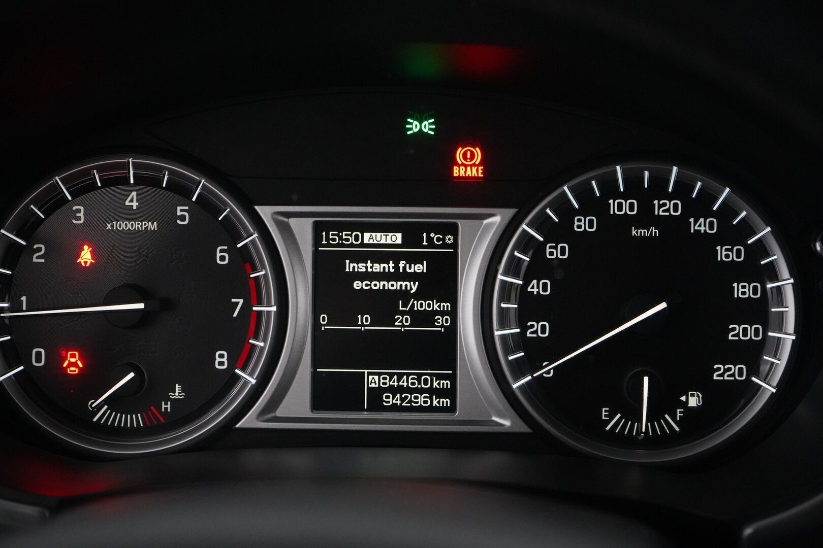 Suzuki Vitara 2015 1,6 VVT 4WD GLX 5MT *ACC / Koukku / Kamera / KeylessGo / Tutkat* - Kahdet renkaat OEM alumiinivantein / Särmät huollot / 92tkm kohdalla viimeisin huolto