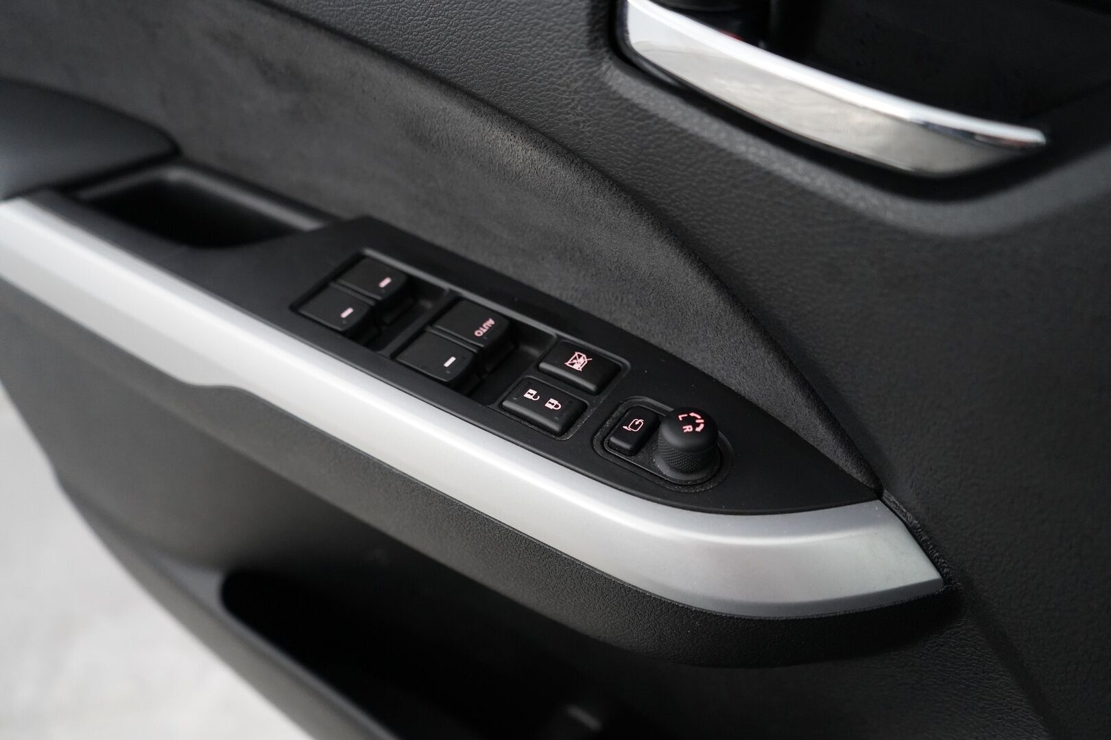 Suzuki Vitara 2015 1,6 VVT 4WD GLX 5MT *ACC / Koukku / Kamera / KeylessGo / Tutkat* - Kahdet renkaat OEM alumiinivantein / Särmät huollot / 92tkm kohdalla viimeisin huolto