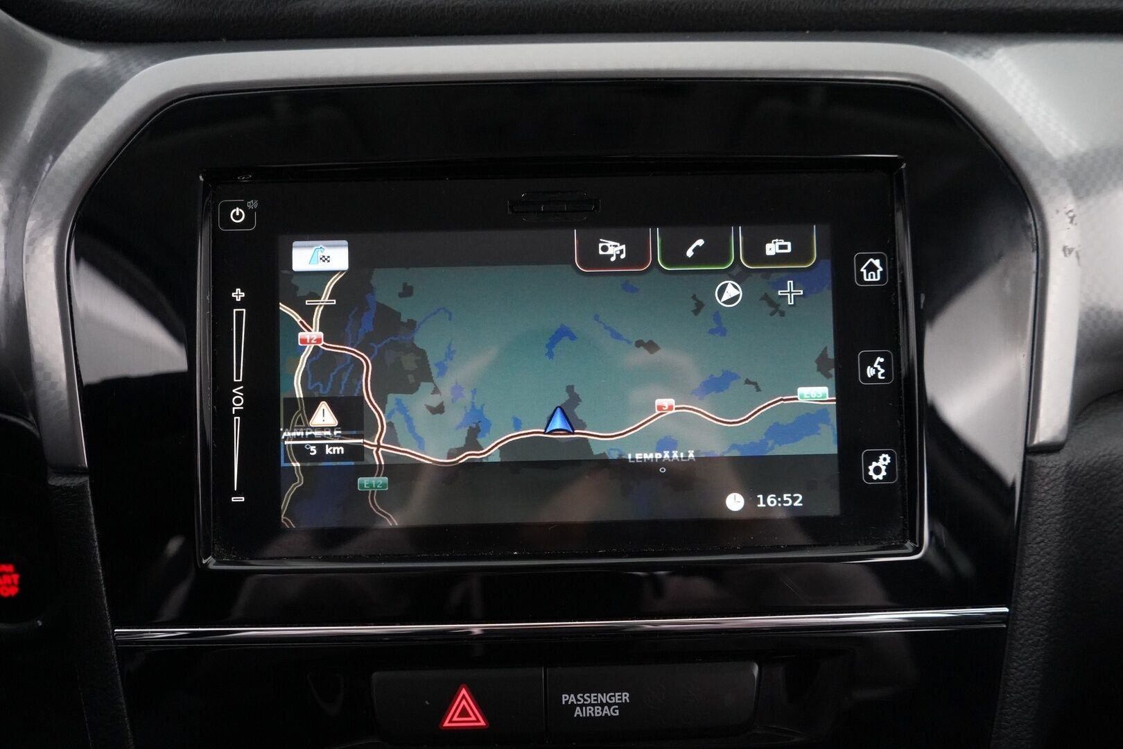 Suzuki Vitara 2015 1,6 VVT 4WD GLX 5MT *ACC / Koukku / Kamera / KeylessGo / Tutkat* - Kahdet renkaat OEM alumiinivantein / Särmät huollot / 92tkm kohdalla viimeisin huolto