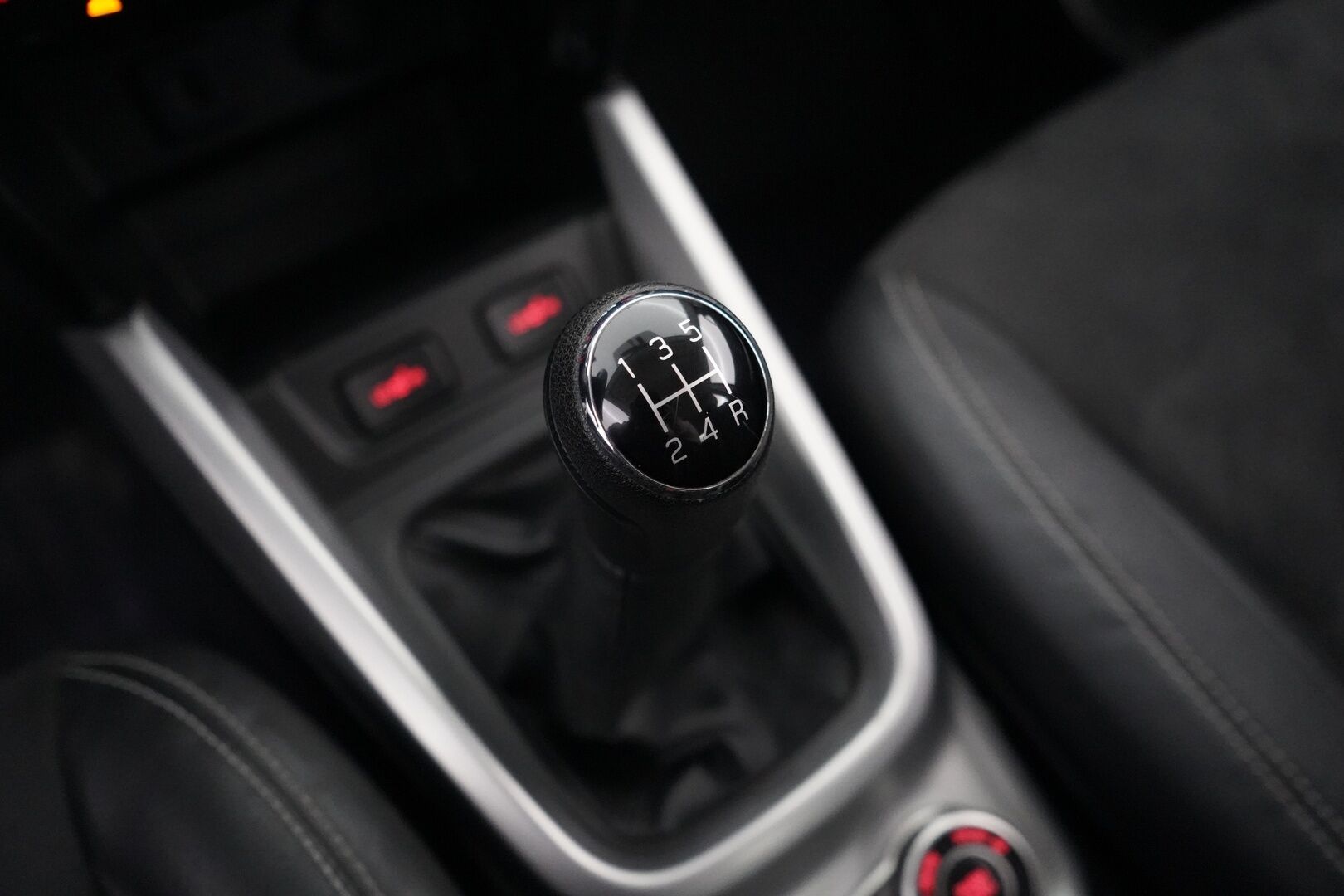 Suzuki Vitara 2015 1,6 VVT 4WD GLX 5MT *ACC / Koukku / Kamera / KeylessGo / Tutkat* - Kahdet renkaat OEM alumiinivantein / Särmät huollot / 92tkm kohdalla viimeisin huolto