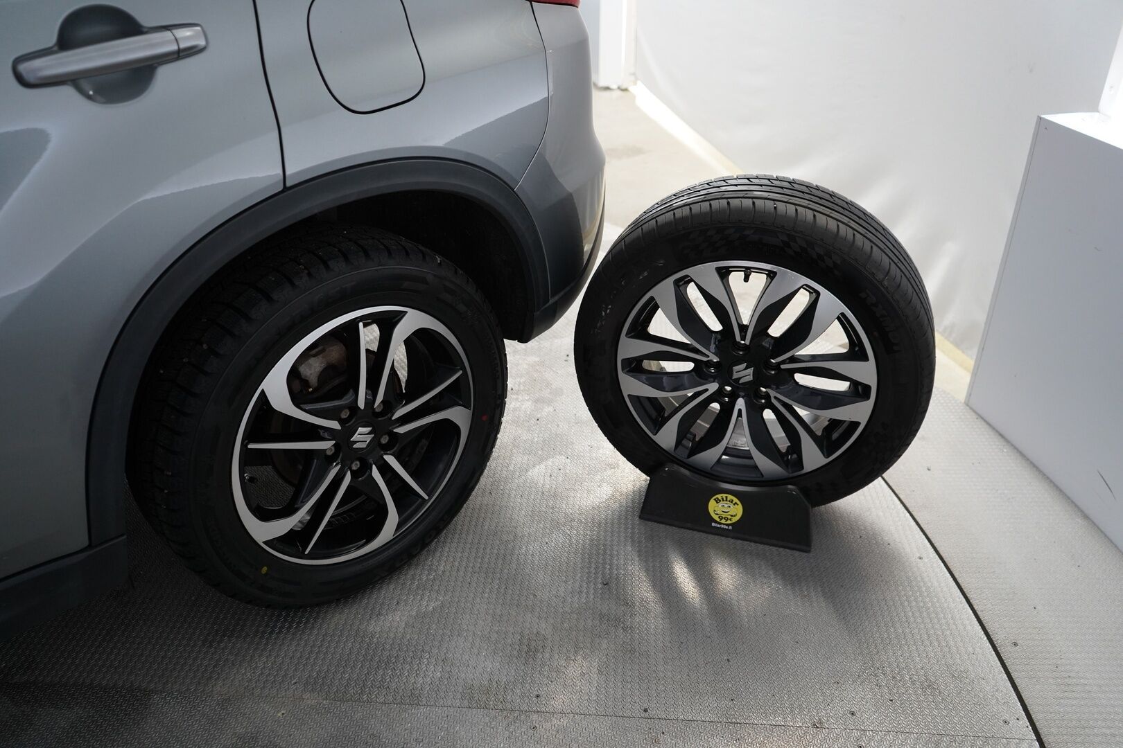 Suzuki Vitara 2015 1,6 VVT 4WD GLX 5MT *ACC / Koukku / Kamera / KeylessGo / Tutkat* - Kahdet renkaat OEM alumiinivantein / Särmät huollot / 92tkm kohdalla viimeisin huolto