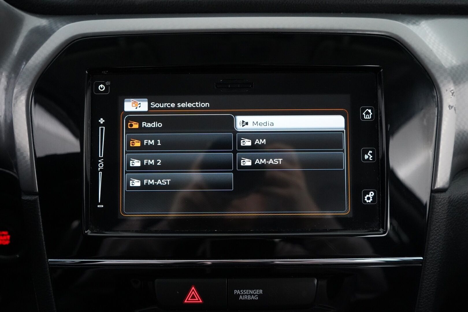 Suzuki Vitara 2015 1,6 VVT 4WD GLX 5MT *ACC / Koukku / Kamera / KeylessGo / Tutkat* - Kahdet renkaat OEM alumiinivantein / Särmät huollot / 92tkm kohdalla viimeisin huolto