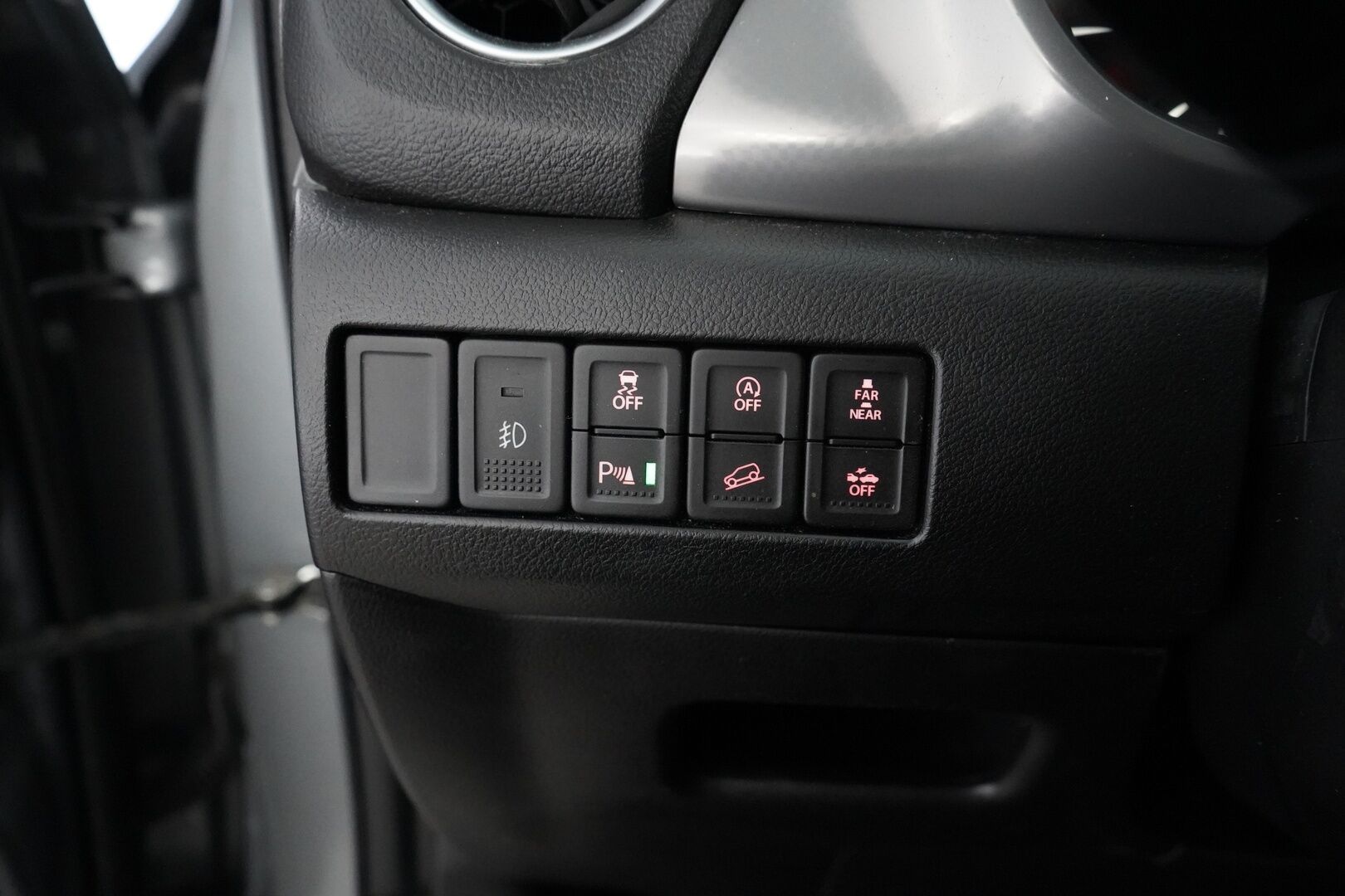 Suzuki Vitara 2015 1,6 VVT 4WD GLX 5MT *ACC / Koukku / Kamera / KeylessGo / Tutkat* - Kahdet renkaat OEM alumiinivantein / Särmät huollot / 92tkm kohdalla viimeisin huolto