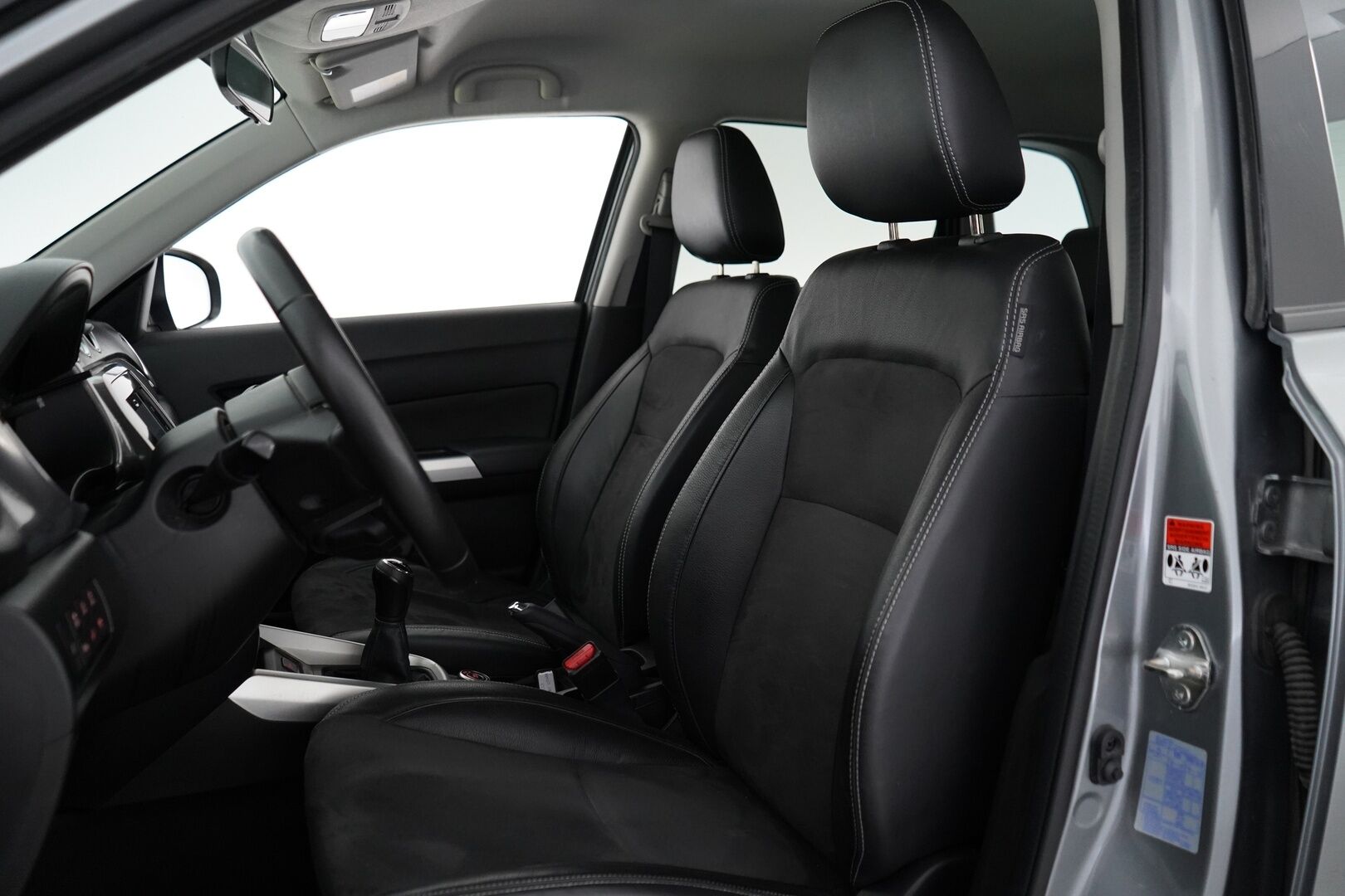 Suzuki Vitara 2015 1,6 VVT 4WD GLX 5MT *ACC / Koukku / Kamera / KeylessGo / Tutkat* - Kahdet renkaat OEM alumiinivantein / Särmät huollot / 92tkm kohdalla viimeisin huolto