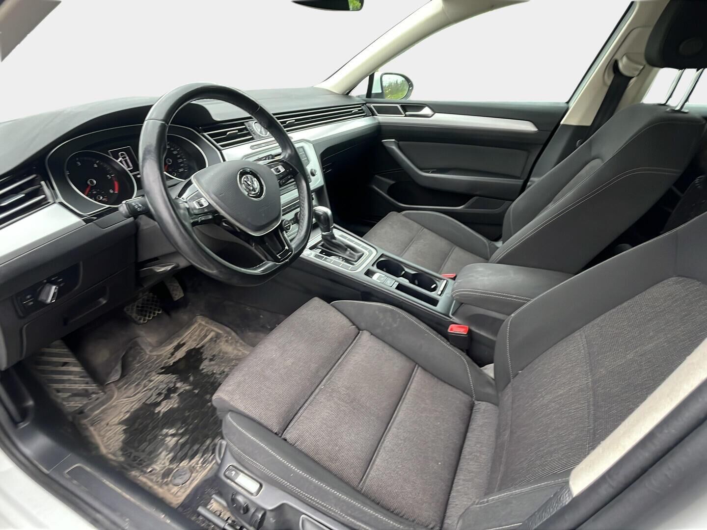 Volkswagen Passat 2016 Variant Comfortline 1,6 TDI 88 kW (120 hv) DSG-automaatti - *YritysOutlet - Myydään vain yrityksille* | Webasto | Vakionopedensäädin | Tutkat eteen ja taakse | Keyless access ja käynnistys |