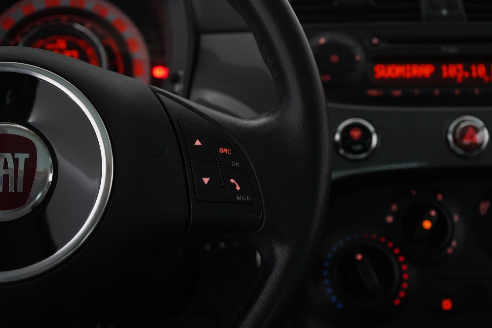 Fiat 500 2013 1.2 Lounge 8v 69hv Dualogic-aut S&S Bensiini *Kattoikkuna / Metalliväri / Siisti* - KATSO KAMPANJAHINTA! / Kahdet renkaat alumiinivantein / Hyvät huollot / Viimeisin huolto 108tkm - HULLU BLACKWEEK KORKOTARJOUS 2,49%