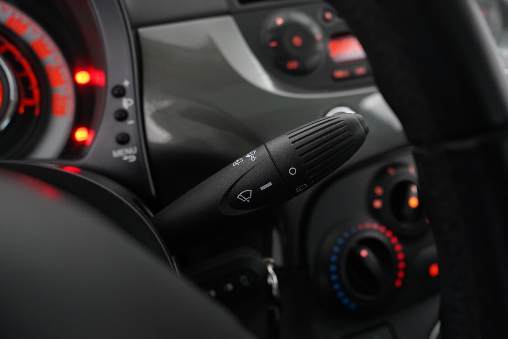 Fiat 500 2013 1.2 Lounge 8v 69hv Dualogic-aut S&S Bensiini *Kattoikkuna / Metalliväri / Siisti* - Kahdet renkaat alumiinivantein / Hyvät huollot / Viimeisin huolto 108tkm