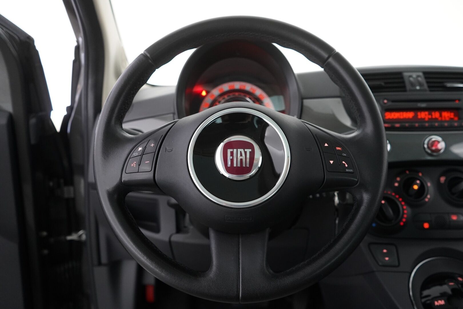 Fiat 500 2013 1.2 Lounge 8v 69hv Dualogic-aut S&S Bensiini *Kattoikkuna / Metalliväri / Siisti* - KATSO KAMPANJAHINTA! / Kahdet renkaat alumiinivantein / Hyvät huollot / Viimeisin huolto 108tkm - HULLU BLACKWEEK KORKOTARJOUS 2,49%