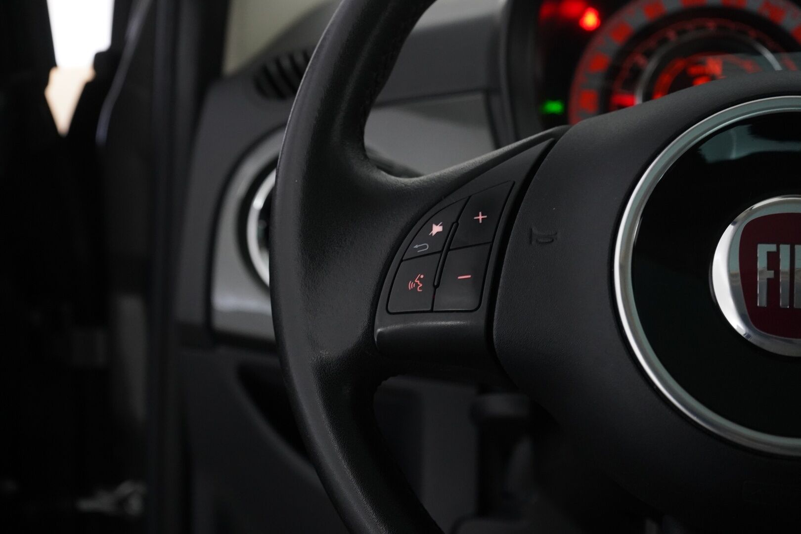 Fiat 500 2013 1.2 Lounge 8v 69hv Dualogic-aut S&S Bensiini *Kattoikkuna / Metalliväri / Siisti* - Kahdet renkaat alumiinivantein / Hyvät huollot / Viimeisin huolto 108tkm