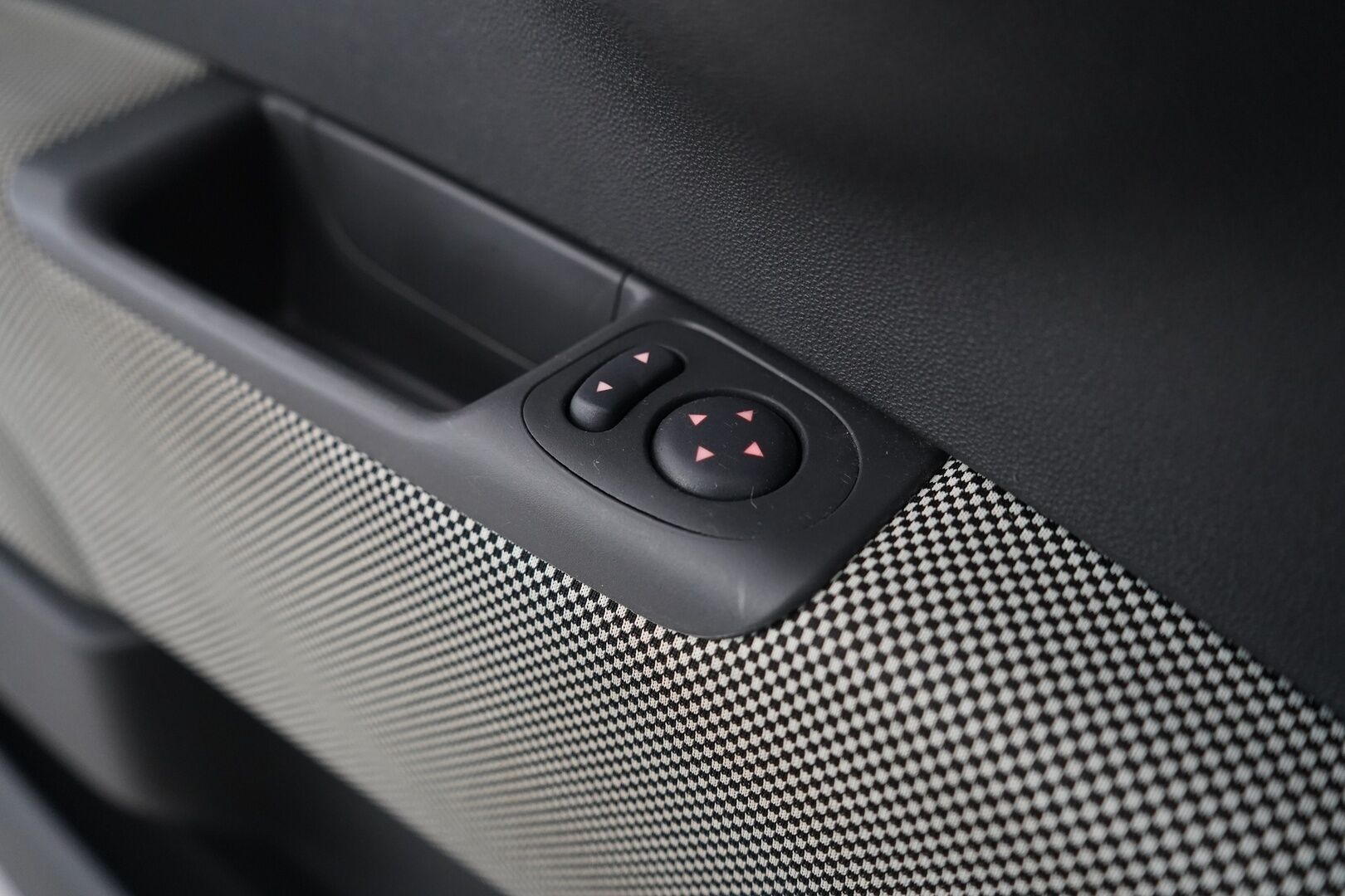 Fiat 500 2013 1.2 Lounge 8v 69hv Dualogic-aut S&S Bensiini *Kattoikkuna / Metalliväri / Siisti* - KATSO KAMPANJAHINTA! / Kahdet renkaat alumiinivantein / Hyvät huollot / Viimeisin huolto 108tkm - HULLU BLACKWEEK KORKOTARJOUS 2,49%