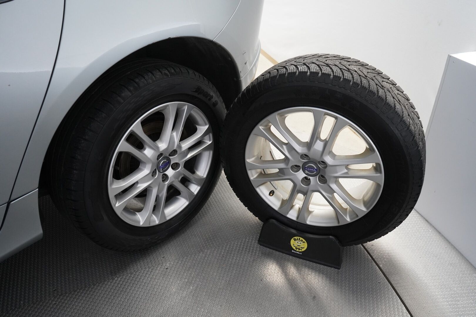 Volvo XC60 2016 D5 AWD Business Summum aut *ACC / Webasto / VOC / Vetokoukku / Ratinlämmitin* - KATSO KAMPANJAHINTA! / Suomi-auto / Hyvä huoltohistoria / Kahdet OEM vanteet - HULLUT JOULUT KORKOTARJOUS 2,49% 