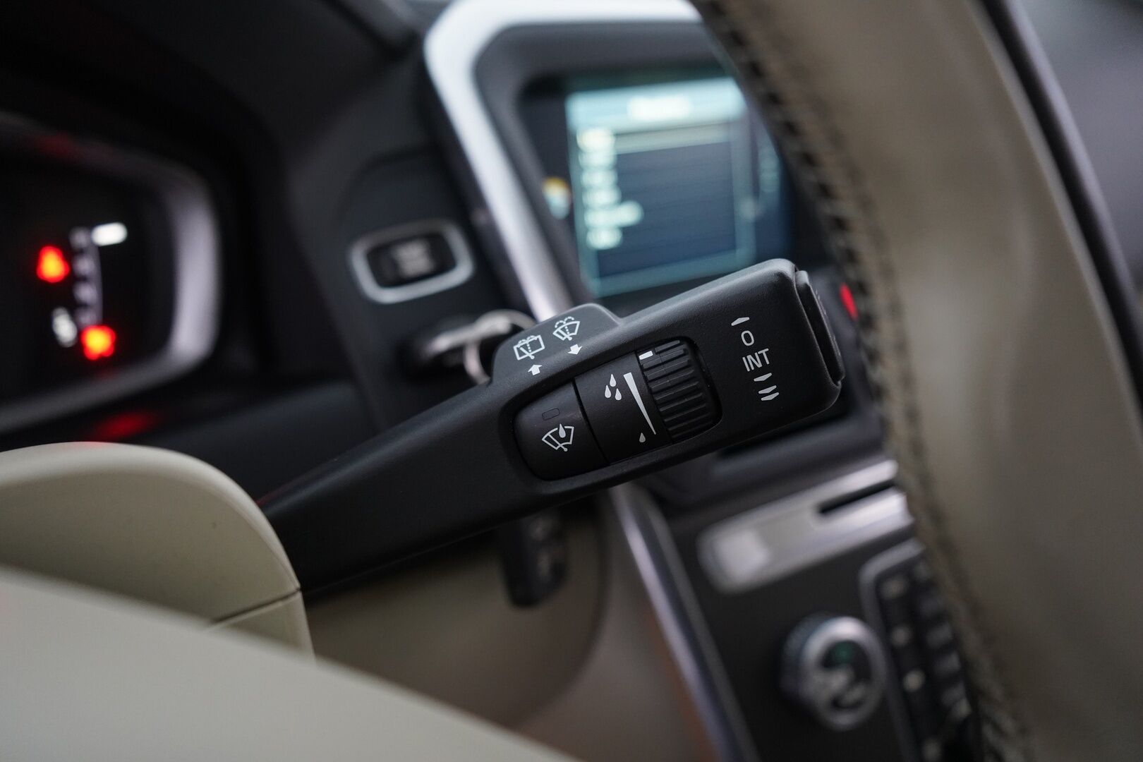 Volvo XC60 2016 D5 AWD Business Summum aut *ACC / Webasto / VOC / Vetokoukku / Ratinlämmitin* - Suomi-auto / Hyvä huoltohistoria / Kahdet OEM vanteet 