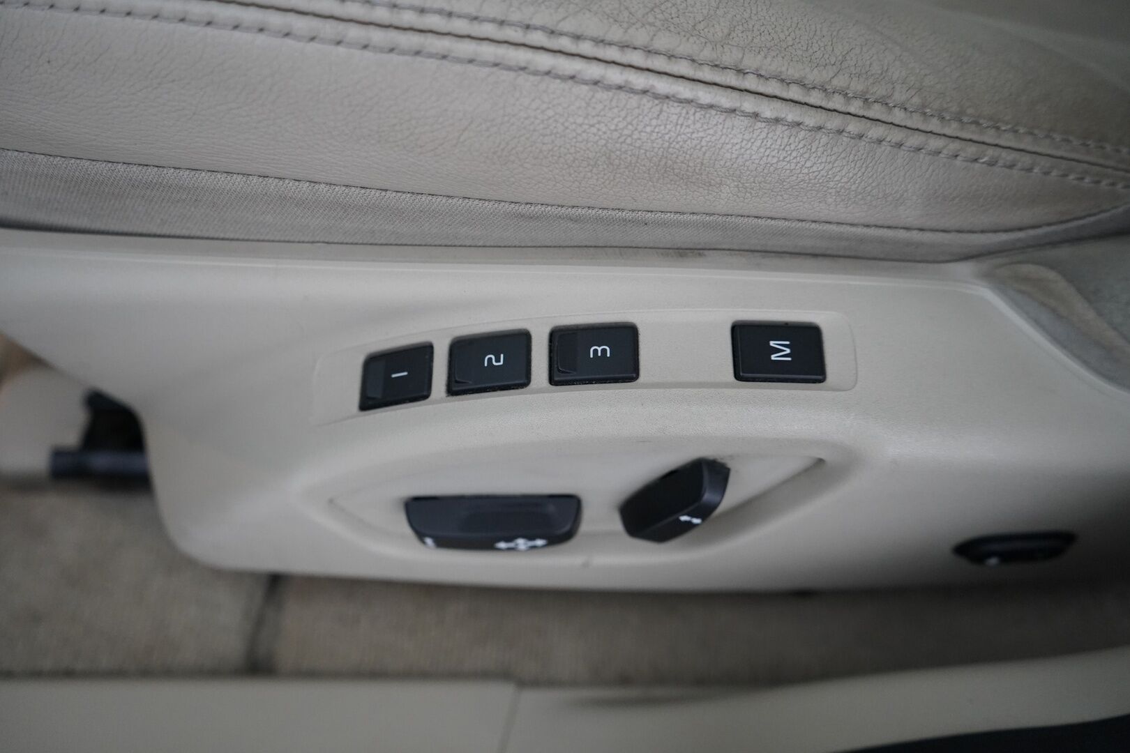 Volvo XC60 2016 D5 AWD Business Summum aut *ACC / Webasto / VOC / Vetokoukku / Ratinlämmitin* - Suomi-auto / Hyvä huoltohistoria / Kahdet OEM vanteet 