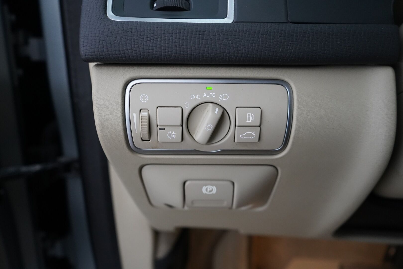 Volvo XC60 2016 D5 AWD Business Summum aut *ACC / Webasto / VOC / Vetokoukku / Ratinlämmitin* - KATSO KAMPANJAHINTA! / Suomi-auto / Hyvä huoltohistoria / Kahdet OEM vanteet - HULLUT JOULUT KORKOTARJOUS 2,49% 