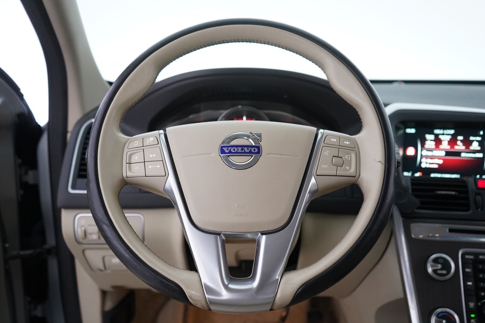 Volvo XC60 2016 D5 AWD Business Summum aut *ACC / Webasto / VOC / Vetokoukku / Ratinlämmitin* - Suomi-auto / Hyvä huoltohistoria / Kahdet OEM vanteet 