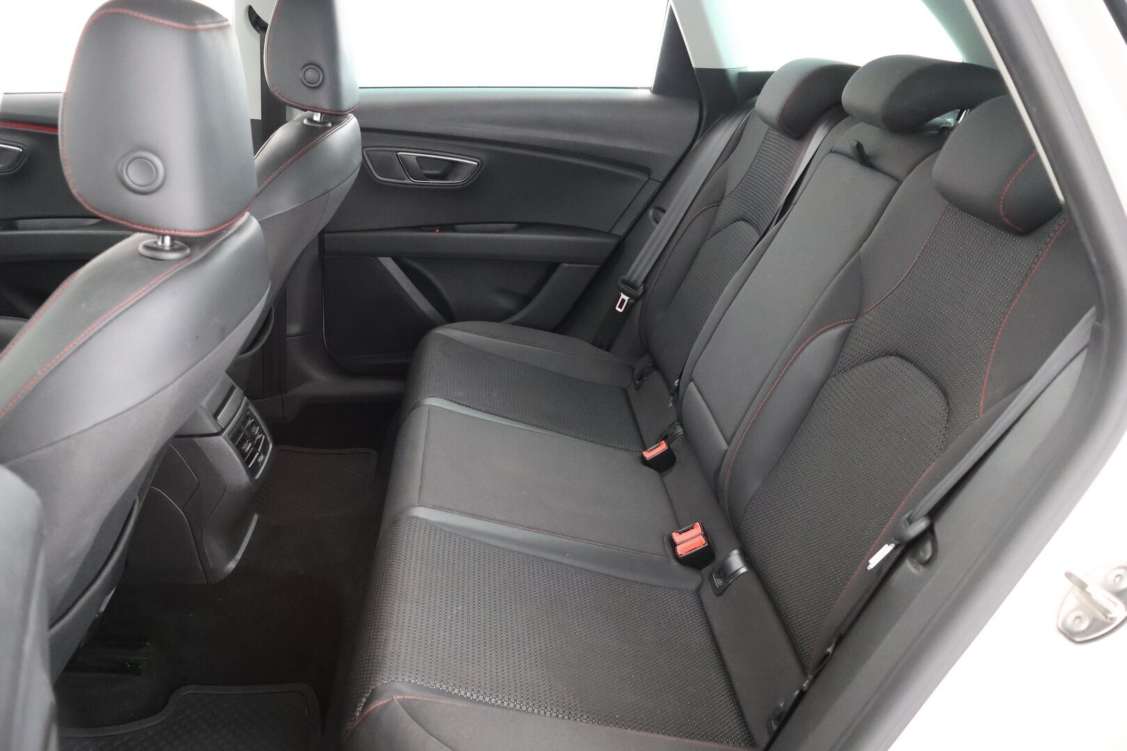 Seat Leon ST 2016 1,8 TSI 180 FR - | Suomi-Auto | Lohko + sis. pistoke | Puolinahat | Vakkari | LED