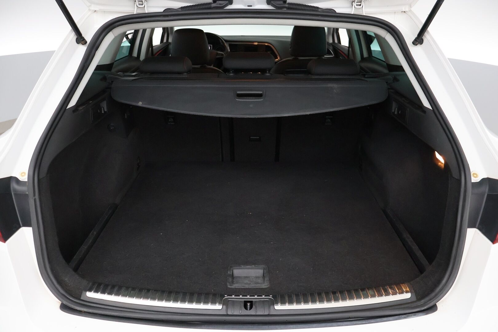 Seat Leon ST 2016 1,8 TSI 180 FR - | Suomi-Auto | Lohko + sis. pistoke | Puolinahat | Vakkari | LED