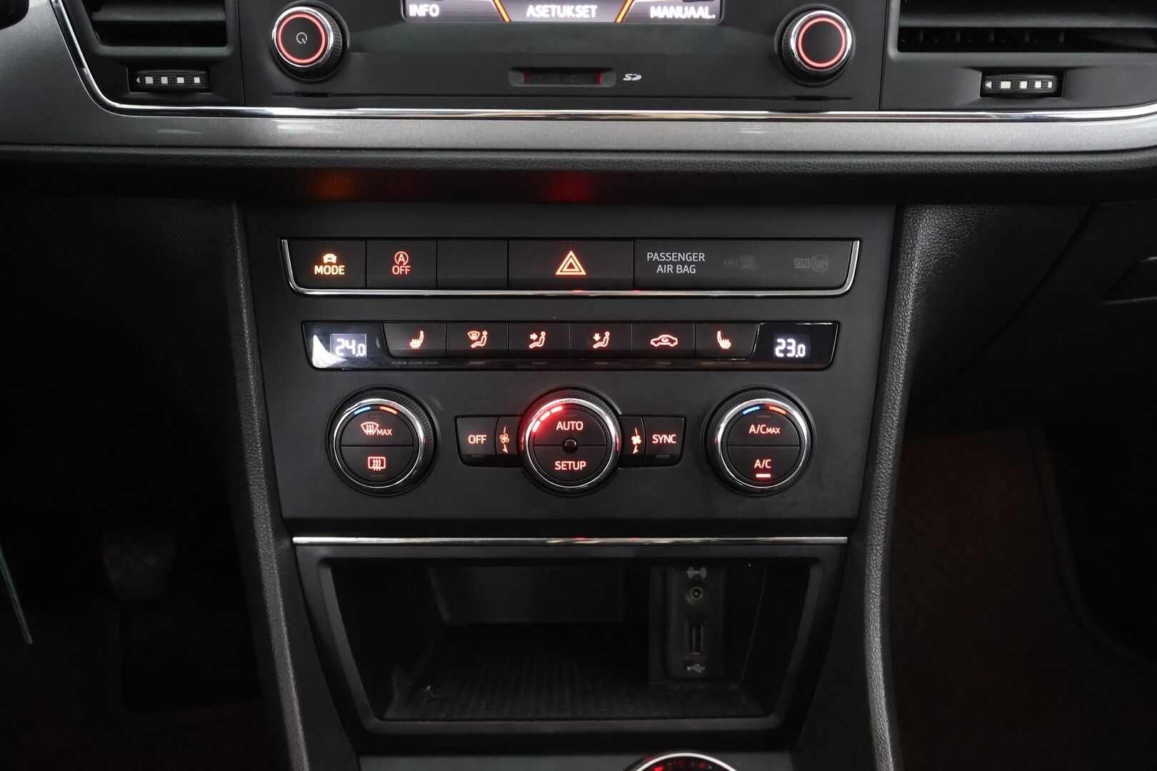 Seat Leon ST 2016 1,8 TSI 180 FR - | Suomi-Auto | Lohko + sis. pistoke | Puolinahat | Vakkari | LED