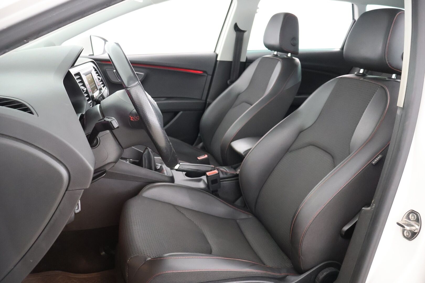Seat Leon ST 2016 1,8 TSI 180 FR - | Suomi-Auto | Lohko + sis. pistoke | Puolinahat | Vakkari | LED
