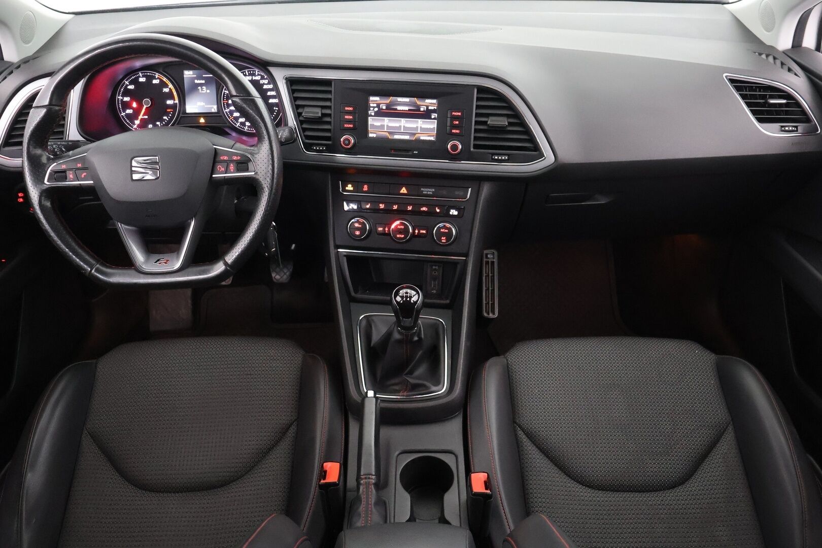 Seat Leon ST 2016 1,8 TSI 180 FR - | Suomi-Auto | Lohko + sis. pistoke | Puolinahat | Vakkari | LED