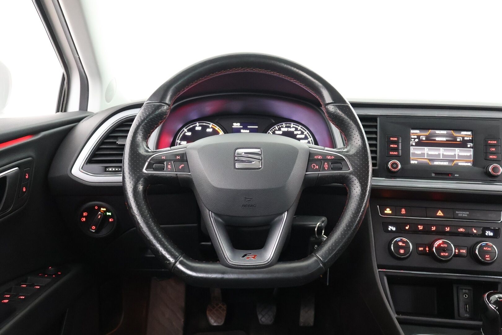 Seat Leon ST 2016 1,8 TSI 180 FR - | Suomi-Auto | Lohko + sis. pistoke | Puolinahat | Vakkari | LED