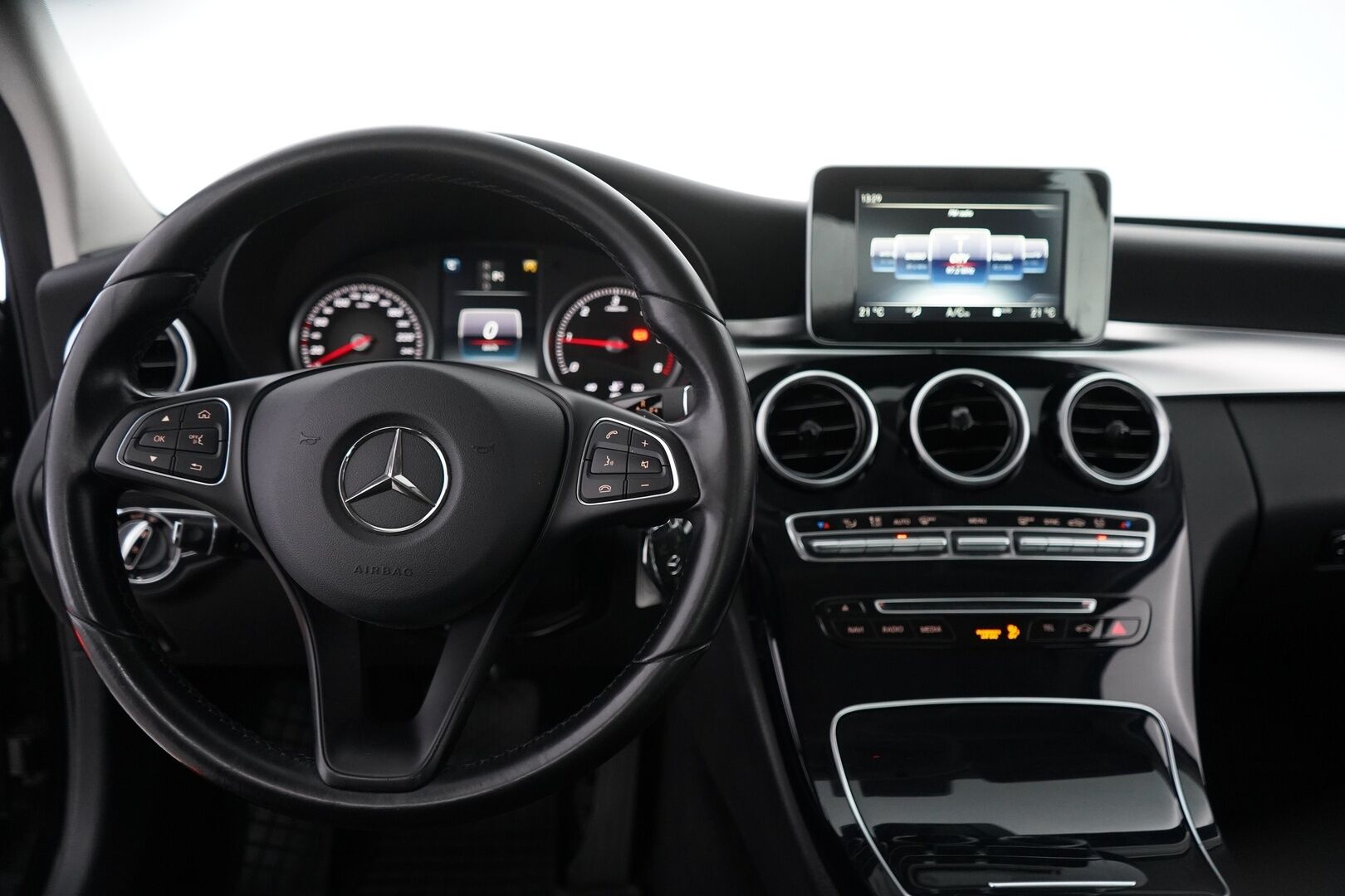 Mercedes-Benz C 2016 200 BlueTec A Premium Business *ILS / Sporttipenkit / Suomi-auto* - AMG-Vanteet / Hyvät kesärenkaat / Juuri katsastettu