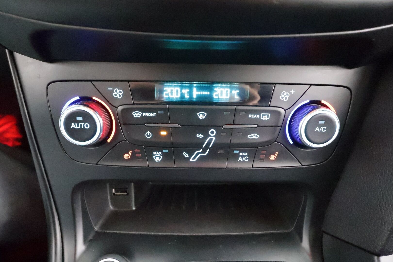 Ford Focus 2016 2,3 EcoBoost 350 hv start/stop M6 RS * Lohkolämmitin / Xenon / P.tutka / Vakkari / Launch Control / Bluetooth * - Suomi-auto / Kahdet renkaat / Merkkihuollettu!