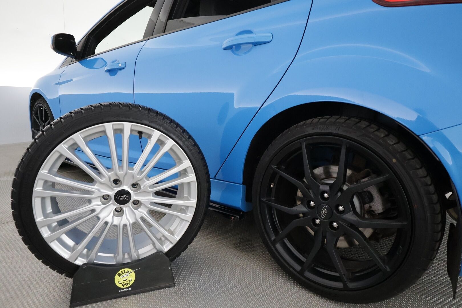 Ford Focus 2016 2,3 EcoBoost 350 hv start/stop M6 RS * Lohkolämmitin / Xenon / P.tutka / Vakkari / Launch Control / Bluetooth * - Suomi-auto / Kahdet renkaat / Merkkihuollettu!