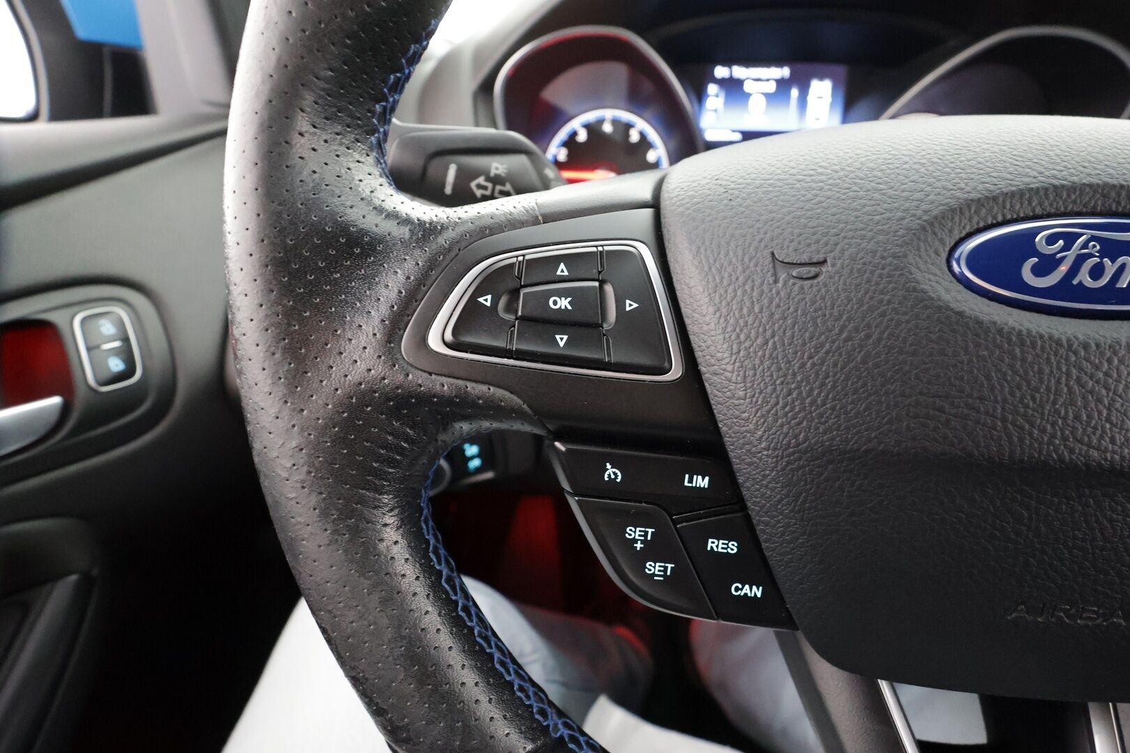 Ford Focus 2016 2,3 EcoBoost 350 hv start/stop M6 RS * Lohkolämmitin / Xenon / P.tutka / Vakkari / Launch Control / Bluetooth * - Suomi-auto / Kahdet renkaat / Merkkihuollettu!