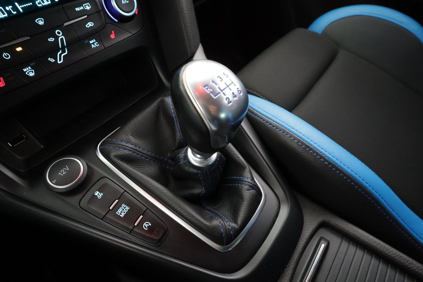 Ford Focus 2016 2,3 EcoBoost 350 hv start/stop M6 RS * Lohkolämmitin / Xenon / P.tutka / Vakkari / Launch Control / Bluetooth * - Suomi-auto / Kahdet renkaat / Merkkihuollettu!