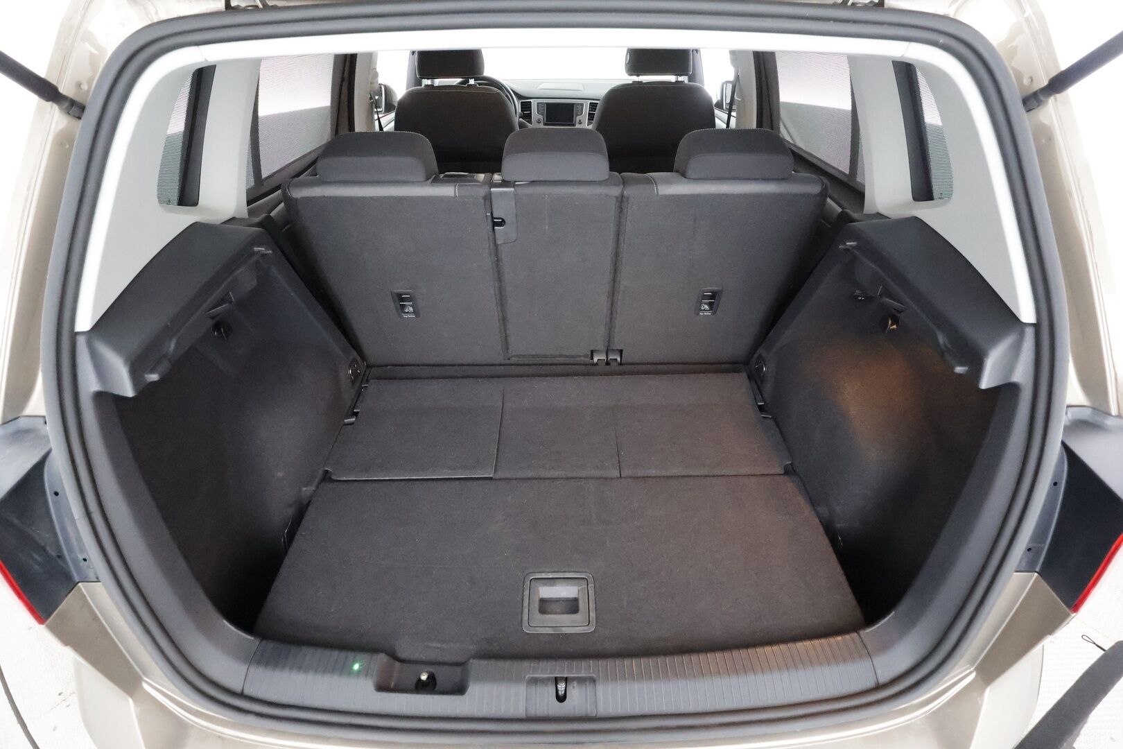 Volkswagen Golf Sportsvan 2016 Comfortline 1,4 TSI 92 kW (125 hv) DSG-automaatti - | ACC | Webasto | Koukku | P.kamera | ergoActive | Xenon | Keyless | Lane Assist | Apple & Android | Lämm. ratti | 2x renkaat aluin | Huoltokirja | - KORKO VAIN 3,99 %