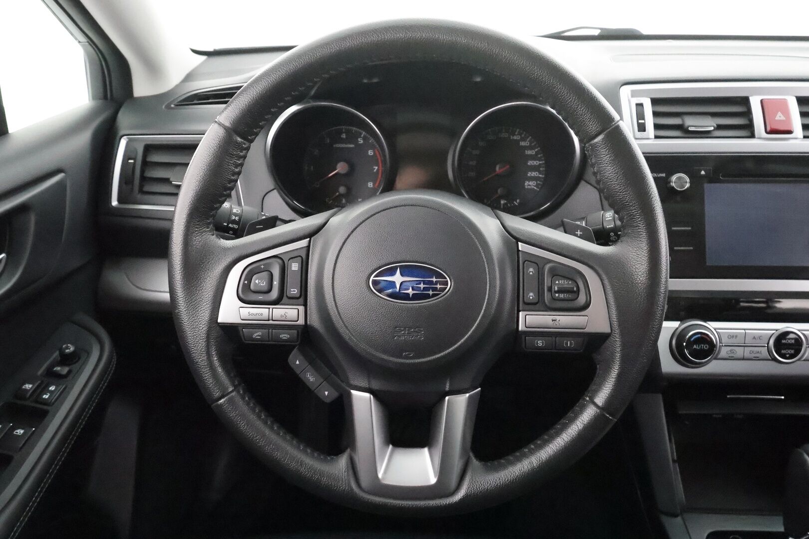 Subaru Outback 2016 2,5i Base CVT * ACC / P.kamera / Lohkolämmitin / Koukku / Sähköpenkki * - Suomi-auto / Kahdet renkaat aluvanteilla / Juuri katsastettu - Osta nyt, maksa vasta ensi vuonna