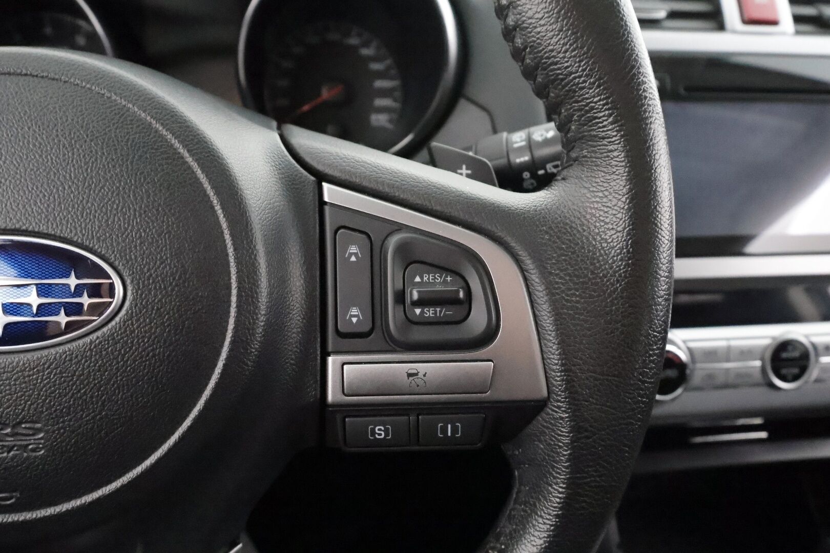 Subaru Outback 2016 2,5i Base CVT * ACC / P.kamera / Lohkolämmitin / Koukku / Sähköpenkki * - Suomi-auto / Kahdet renkaat aluvanteilla / Juuri katsastettu - Osta nyt, maksa vasta ensi vuonna