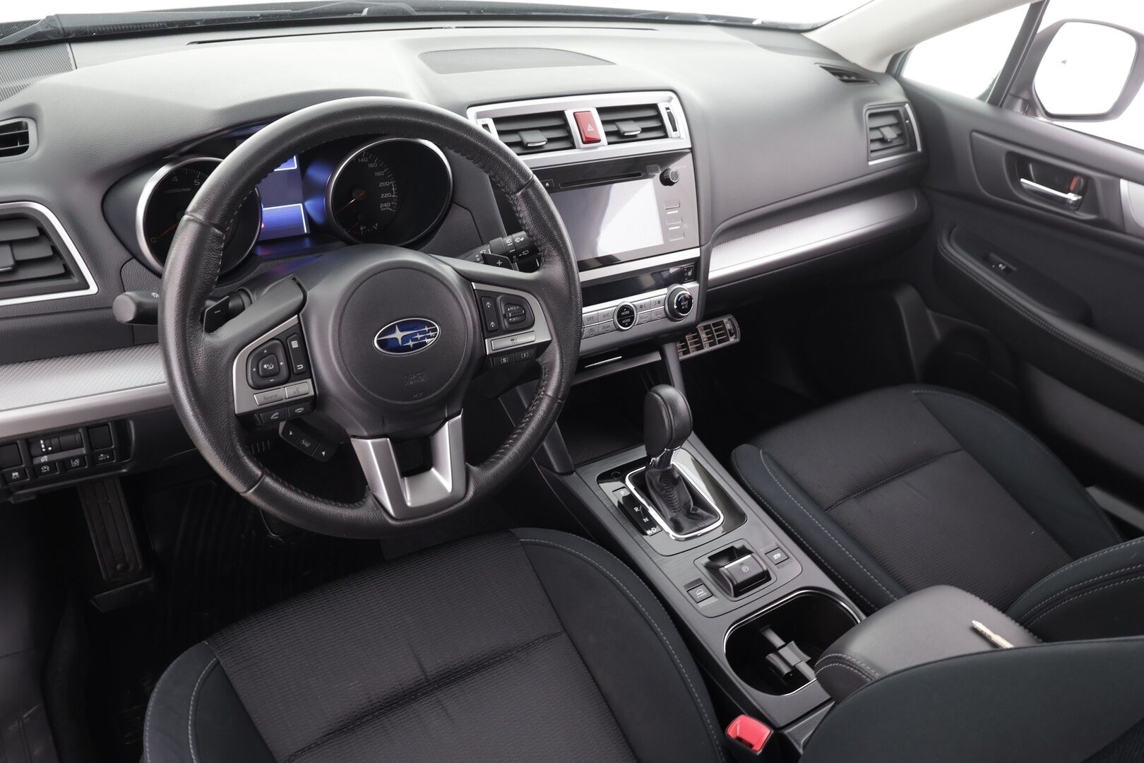 Subaru Outback 2016 2,5i Base CVT * ACC / P.kamera / Lohkolämmitin / Koukku / Sähköpenkki * - Suomi-auto / Kahdet renkaat aluvanteilla / Juuri katsastettu - Osta nyt, maksa vasta ensi vuonna