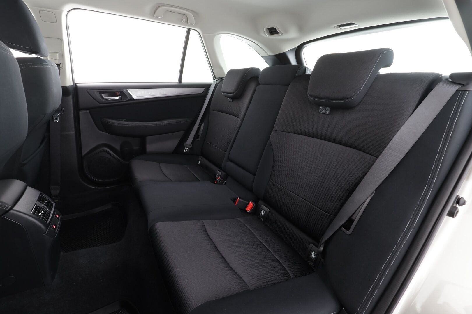 Subaru Outback 2016 2,5i Base CVT * ACC / P.kamera / Lohkolämmitin / Koukku / Sähköpenkki * - Suomi-auto / Kahdet renkaat aluvanteilla / Juuri katsastettu - Osta nyt, maksa vasta ensi vuonna