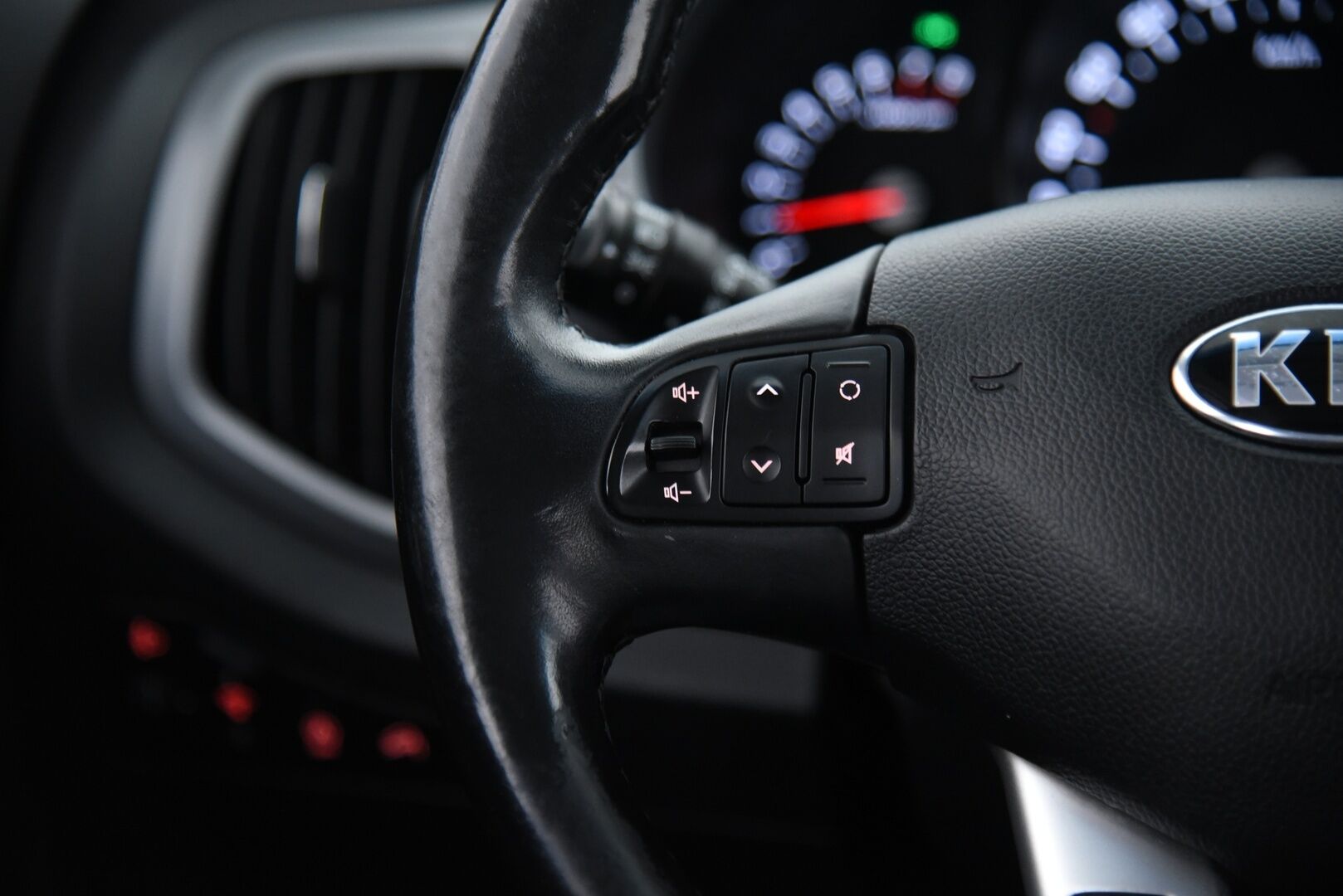 Kia Sportage 2015 1,6 ISG Urban Active EcoDynamics / Vetokoukku / P-Tutka / Lämmitettävä ratti / LED-Lisävalo / - Hyvä huoltohistoria! / Suomi-auto - HULLUT AVAJAISHULINAT KORKOTARJOUS 3,29 %