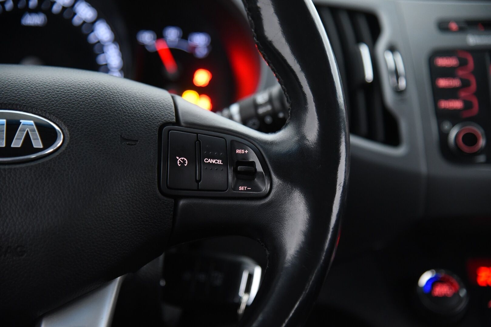 Kia Sportage 2015 1,6 ISG Urban Active EcoDynamics / Vetokoukku / P-Tutka / Lämmitettävä ratti / LED-Lisävalo / - Hyvä huoltohistoria! / Suomi-auto - HULLUT AVAJAISHULINAT KORKOTARJOUS 3,29 %