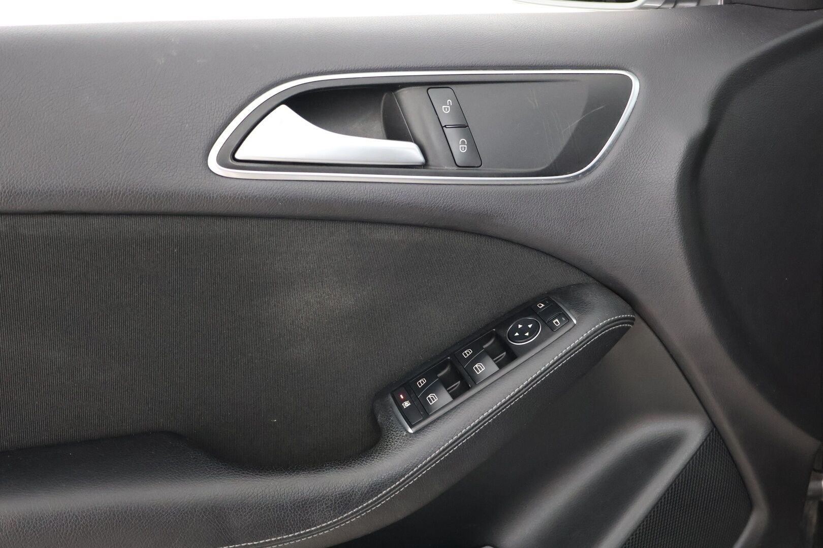 Mercedes-Benz B 2017 180 A Premium Business - | LED High Perf. | P-Kamera | Suomi-Auto | Apple&Android | Lohko + sis. |