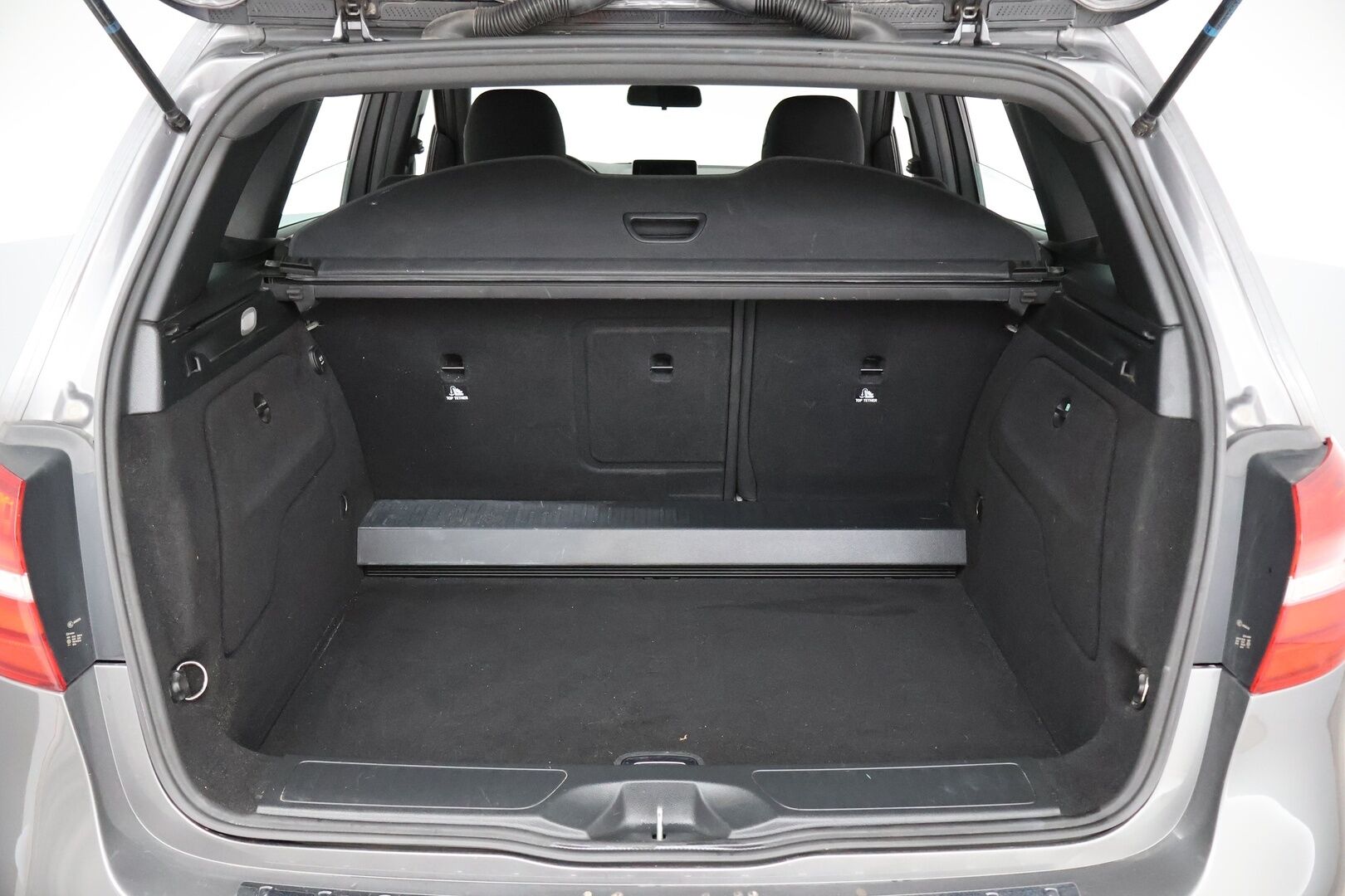 Mercedes-Benz B 2017 180 A Premium Business - | LED High Perf. | P-Kamera | Suomi-Auto | Apple&Android | Lohko + sis. |