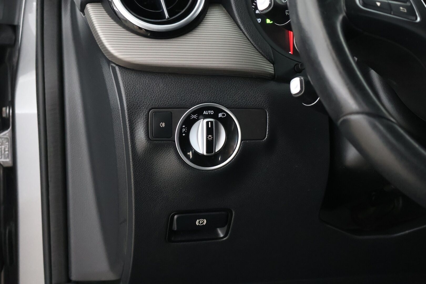 Mercedes-Benz B 2017 180 A Premium Business - | LED High Perf. | P-Kamera | Suomi-Auto | Apple&Android | Lohko + sis. |